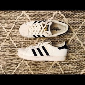 Adidas superstars